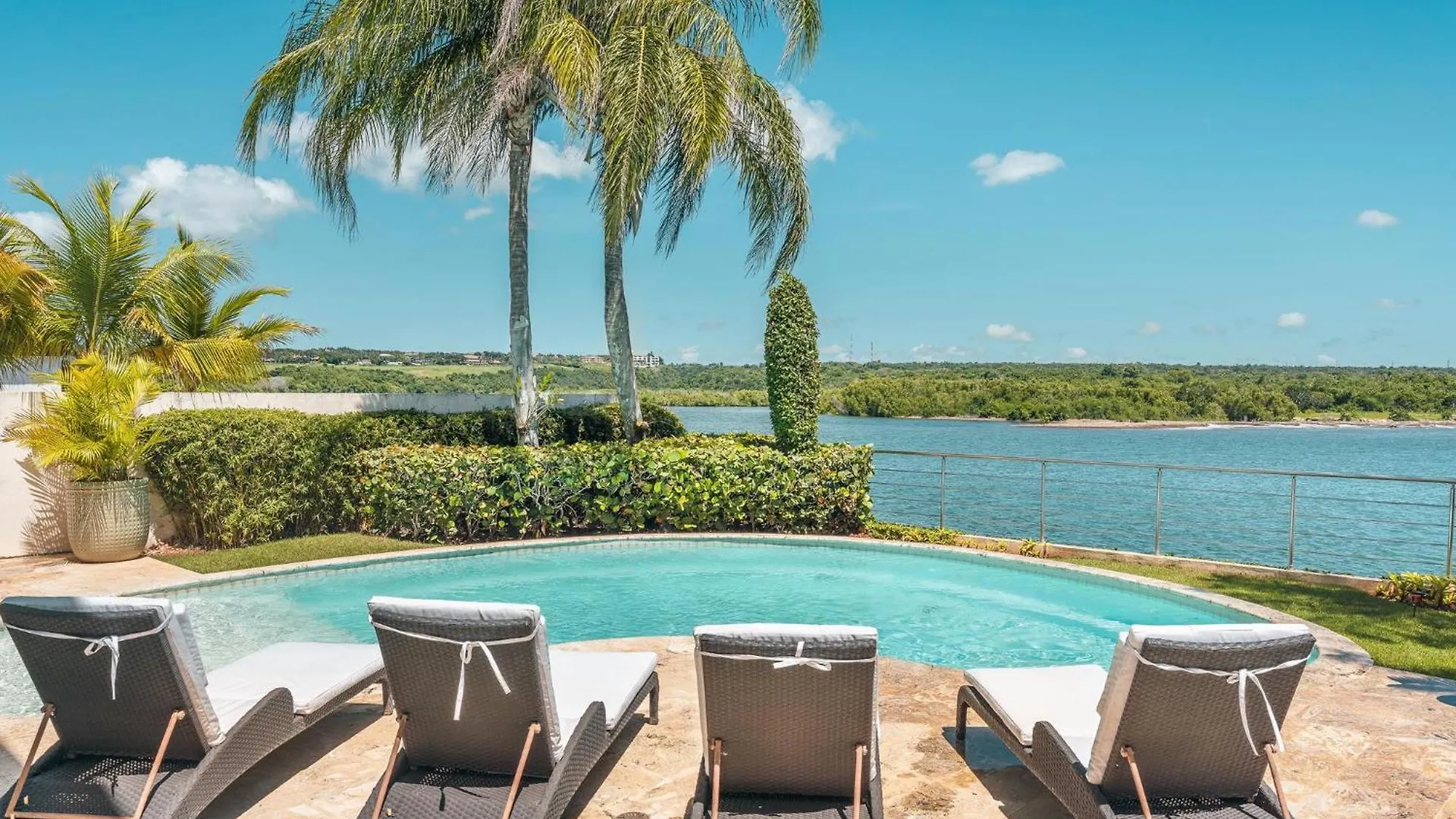 Seaside Bliss With Pool And Spectacular View contacts